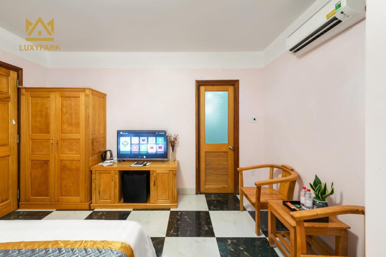 Luxy Park Hotel - Phu Quoc Centre Экстерьер фото