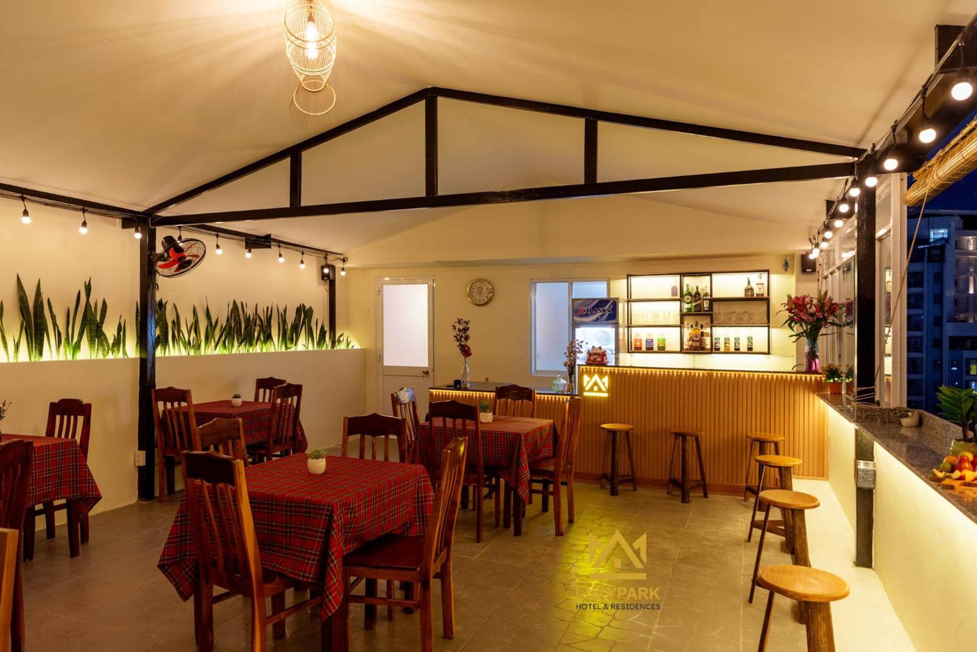 Luxy Park Hotel - Phu Quoc Centre Экстерьер фото