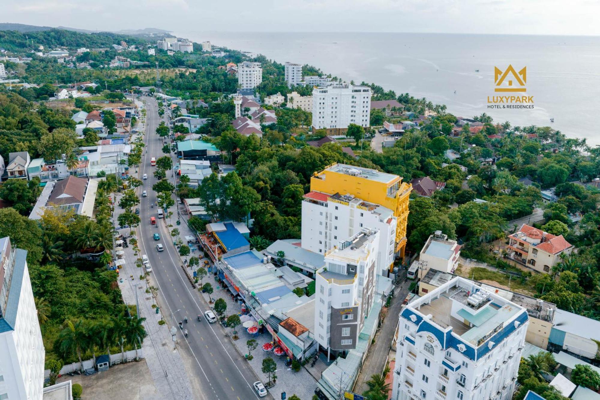 Luxy Park Hotel - Phu Quoc Centre Экстерьер фото