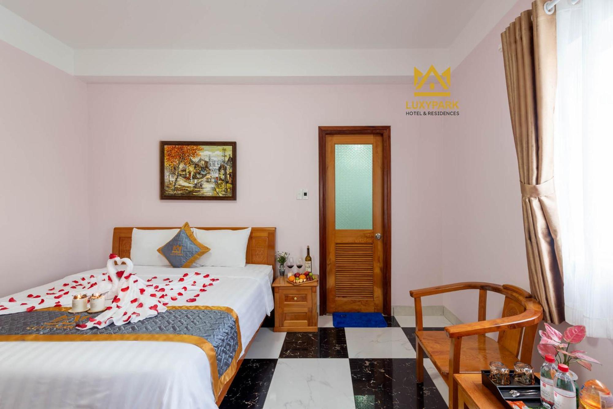 Luxy Park Hotel - Phu Quoc Centre Экстерьер фото