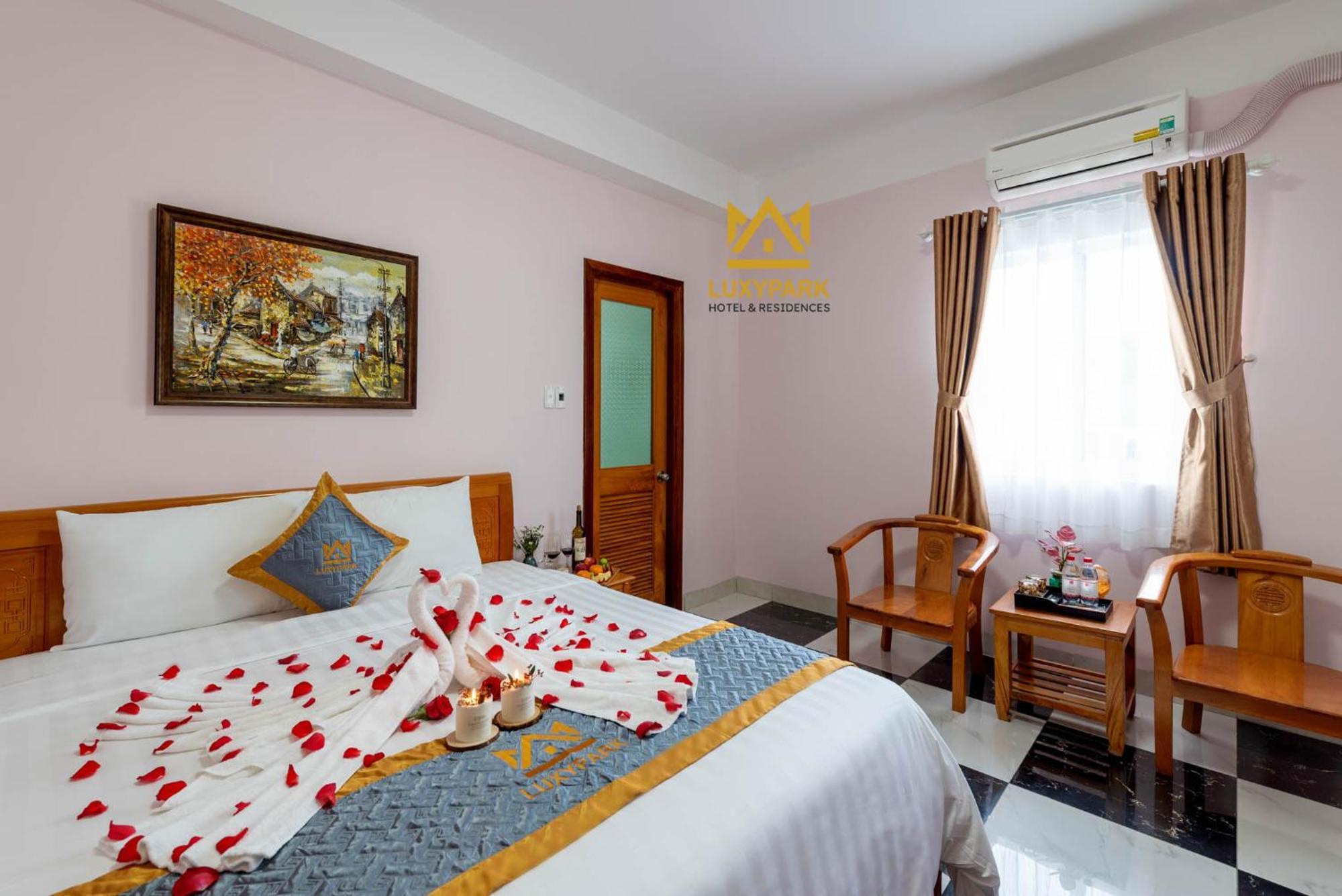 Luxy Park Hotel - Phu Quoc Centre Экстерьер фото